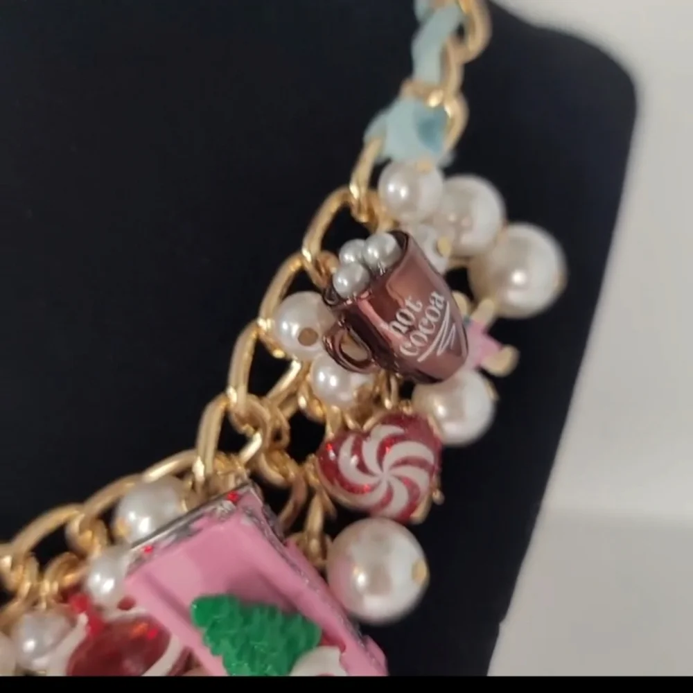 ❄️ Betsey Johnson Christmas necklace and matching earrings set ❄️